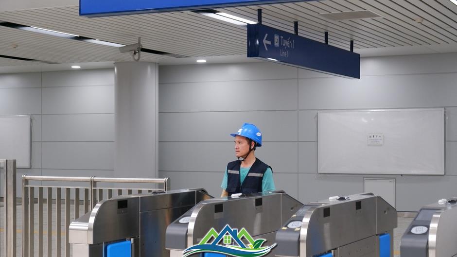 Cận cảnh ga ngầm lớn nhất tuyến metro số 1 cùng giếng trời hình hoa sen cao 6m