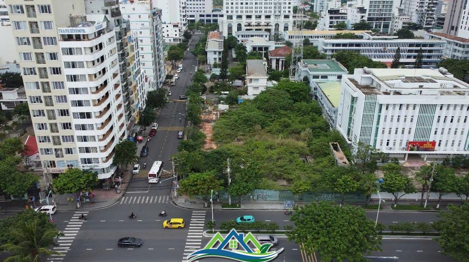 Cận cảnh những khu 'đất vàng' ven biển Nha Trang bị bỏ hoang cả thập kỷ