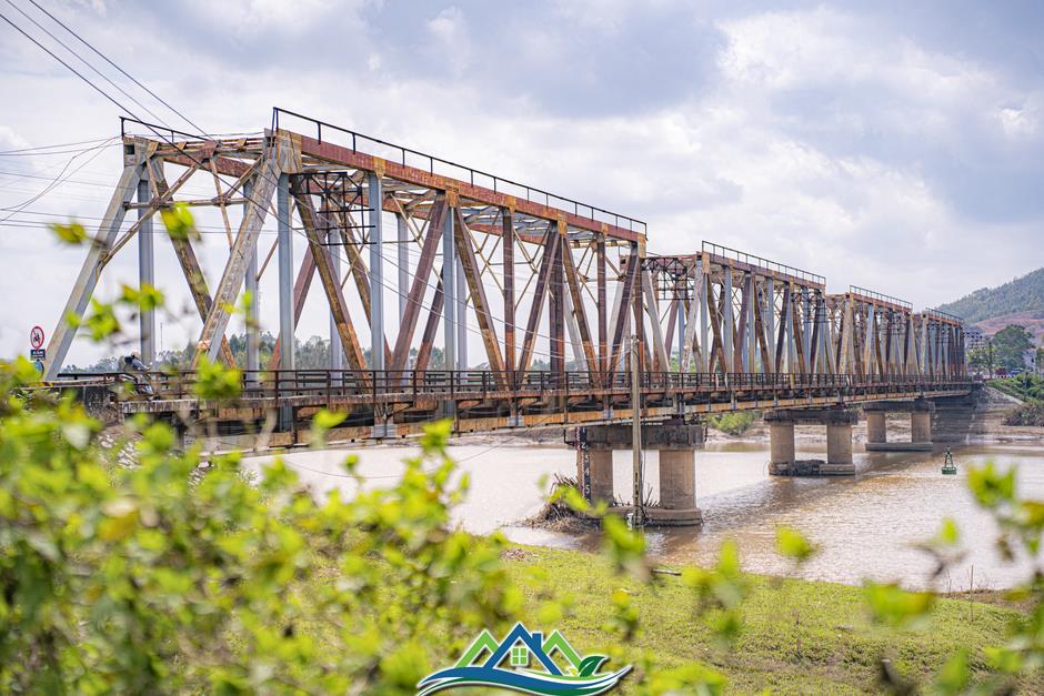 Cầu duy nhất có ô tô và tàu hoả đi chung ở Việt Nam, sắp được đầu tư 800 tỷ để giảm tải