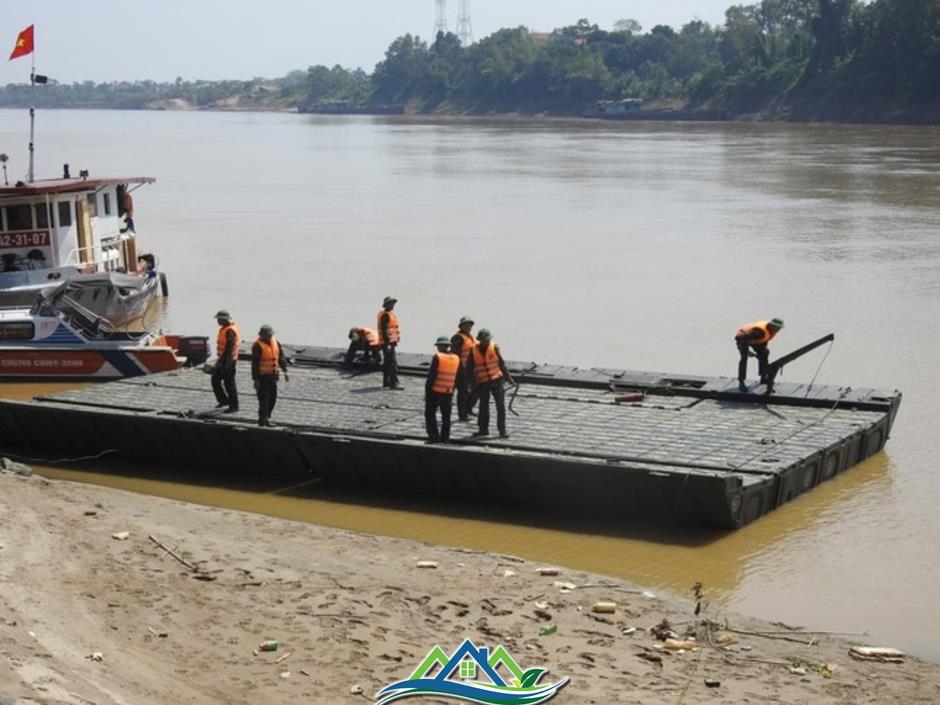 Cầu phao Phong Châu thông xe trở lại