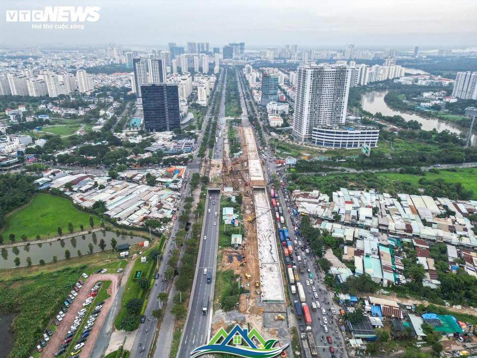 Diện mạo hầm chui 830 tỷ 'giải cứu' ùn tắc cửa ngõ TP.HCM trước ngày thông xe