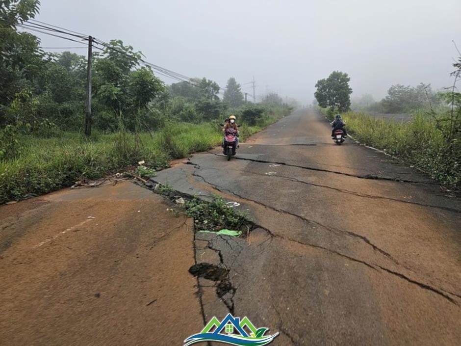 Đường tiền tỷ bỏ hoang gây lãng phí ở phố thị hoa vàng