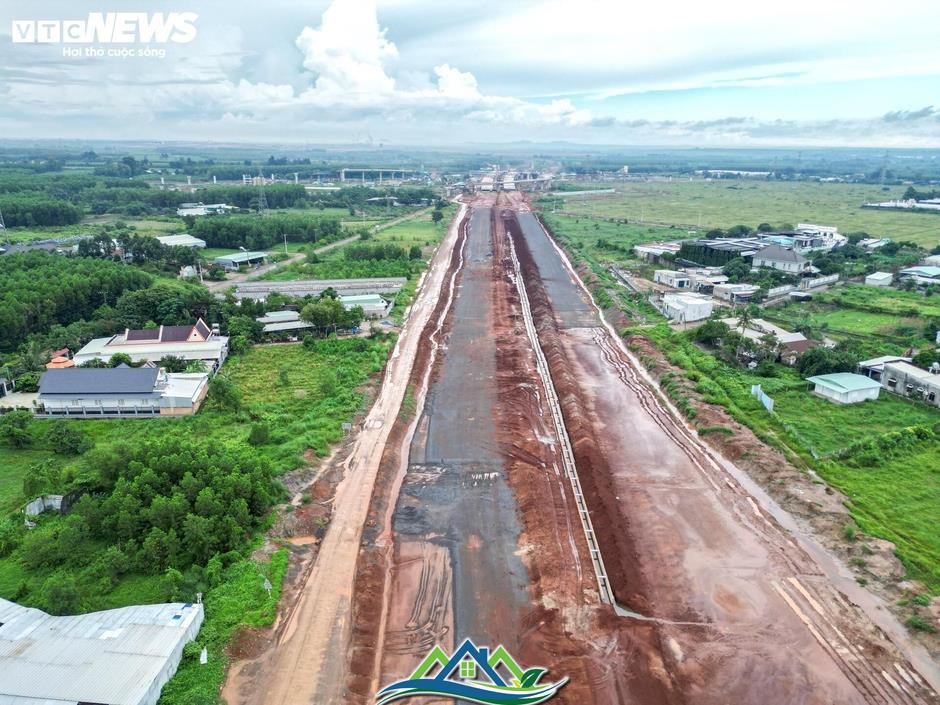 Hai tuyến đường dẫn vào sân bay Long Thành sau hơn 1 năm thi công