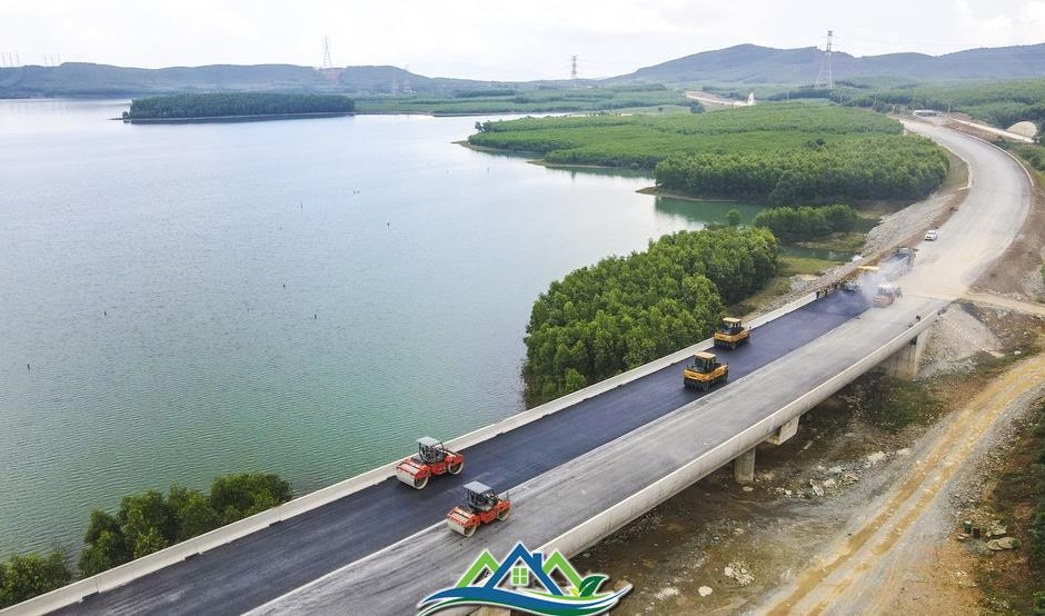 Hình hài tuyến cao tốc hơn 100km qua Hà Tĩnh sắp hoàn thành