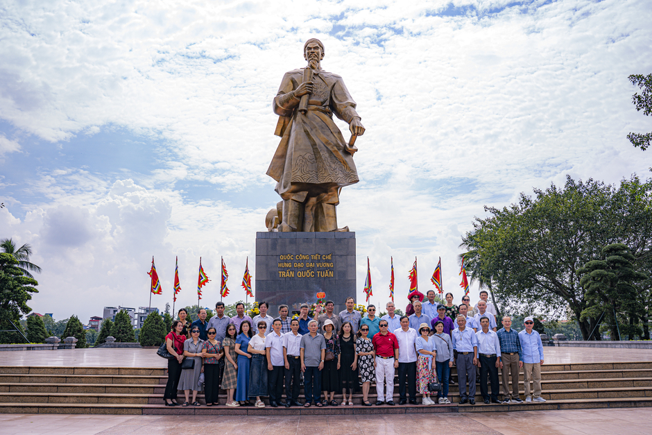 Hồ nước hình thành từ lấp sông, ngay gần UBND tỉnh, trở thành chốn an yên giữa lòng thành phố Nam Định