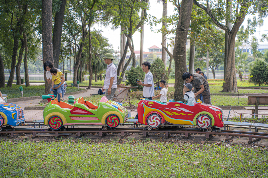 Hồ nước hình thành từ lấp sông, ngay gần UBND tỉnh, trở thành chốn an yên giữa lòng thành phố Nam Định