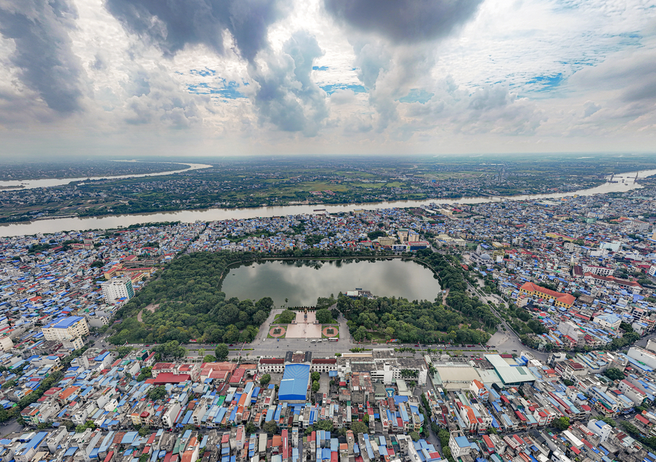 Hồ nước hình thành từ lấp sông, ngay gần UBND tỉnh, trở thành chốn an yên giữa lòng thành phố Nam Định