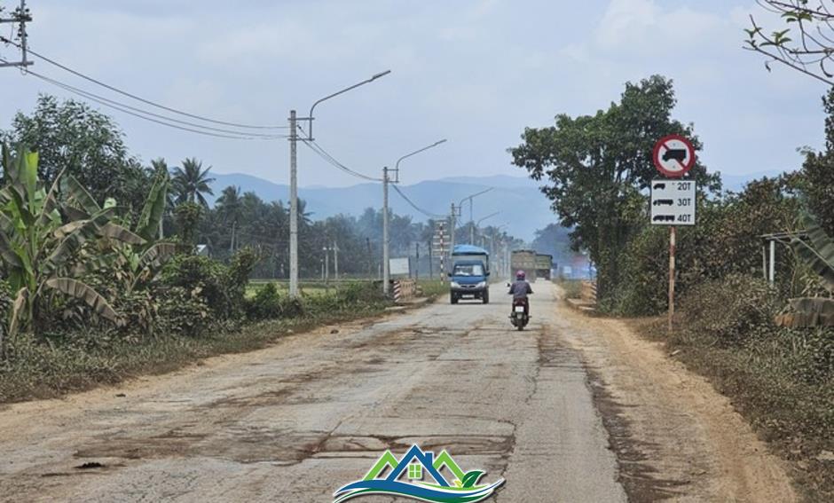 Hơn 50 tuyến đường phục vụ thi công dự án cao tốc ở Bình Định bị hư hỏng