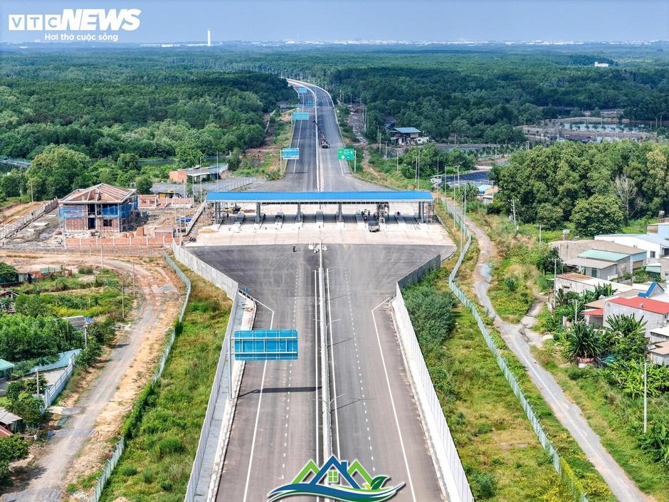 Ngắm cao tốc Bến Lức - Long Thành đoạn qua Đồng Nai sắp thông xe Ngắm cao tốc Bến Lức - Long Thành đoạn qua Đồng Nai sắp thông xe