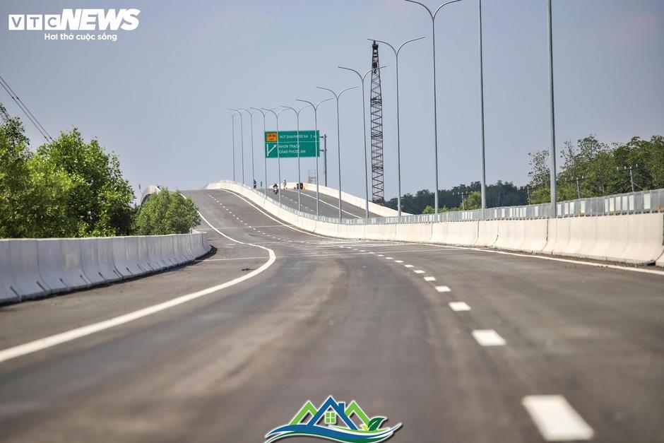 Ngắm cao tốc Bến Lức - Long Thành đoạn qua Đồng Nai sắp thông xe Ngắm cao tốc Bến Lức - Long Thành đoạn qua Đồng Nai sắp thông xe