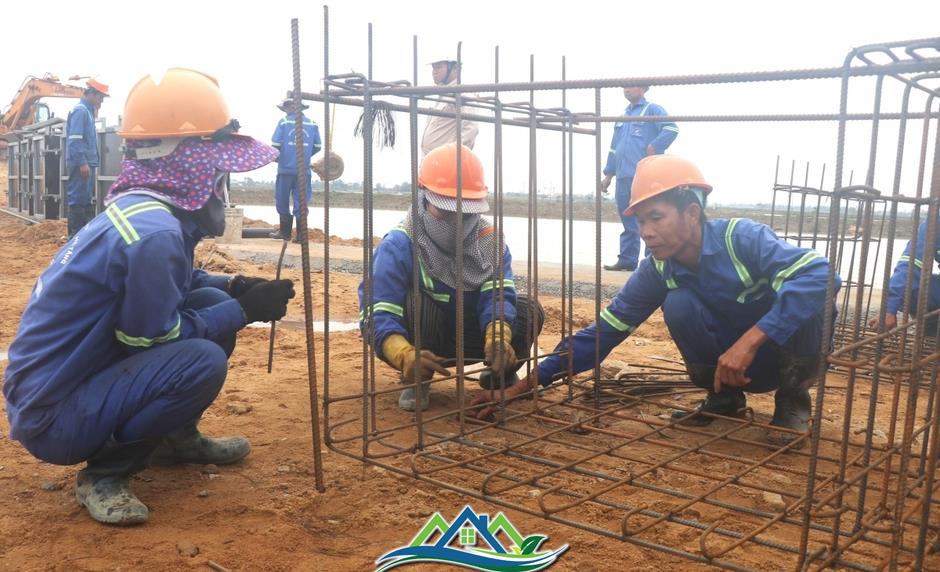 Tăng ca, tăng kíp thi công cao tốc Bắc - Nam qua tỉnh Phú Yên