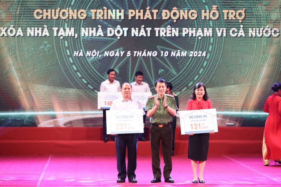 Thủ tướng: Xóa hết nhà tạm, nhà dột nát để không ai bị bỏ lại phía sau trong kỷ nguyên vươn mình của dân tộc