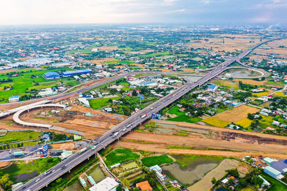 Toàn cảnh công trường đại dự án hơn 75.000 tỷ qua Long An: Hàng trăm công nhân làm việc ngày đêm, dự kiến hoàn thành trong năm nay