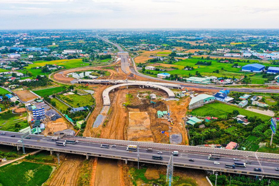 Toàn cảnh công trường đại dự án hơn 75.000 tỷ qua Long An: Hàng trăm công nhân làm việc ngày đêm, dự kiến hoàn thành trong năm nay