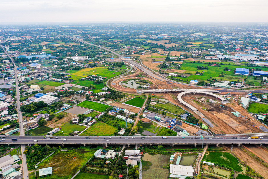 Toàn cảnh công trường đại dự án hơn 75.000 tỷ qua Long An: Hàng trăm công nhân làm việc ngày đêm, dự kiến hoàn thành trong năm nay