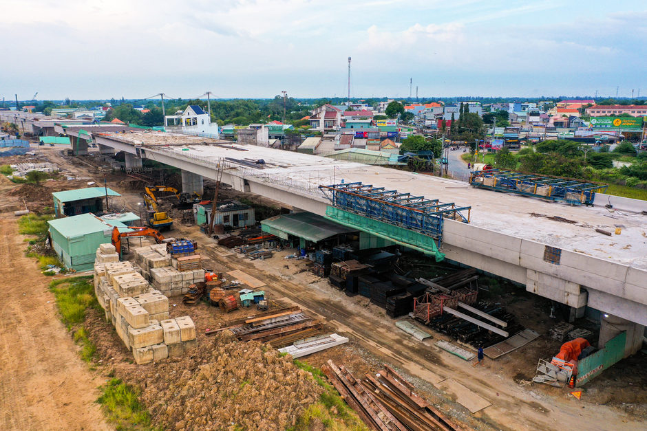 Toàn cảnh công trường đại dự án hơn 75.000 tỷ qua Long An: Hàng trăm công nhân làm việc ngày đêm, dự kiến hoàn thành trong năm nay