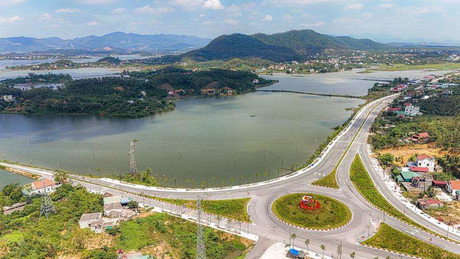 Toàn cảnh hồ có lịch sử hàng trăm năm, được Xuân Trường đề nghị đầu tư 10.000 tỷ để thành khu du lịch sinh thái